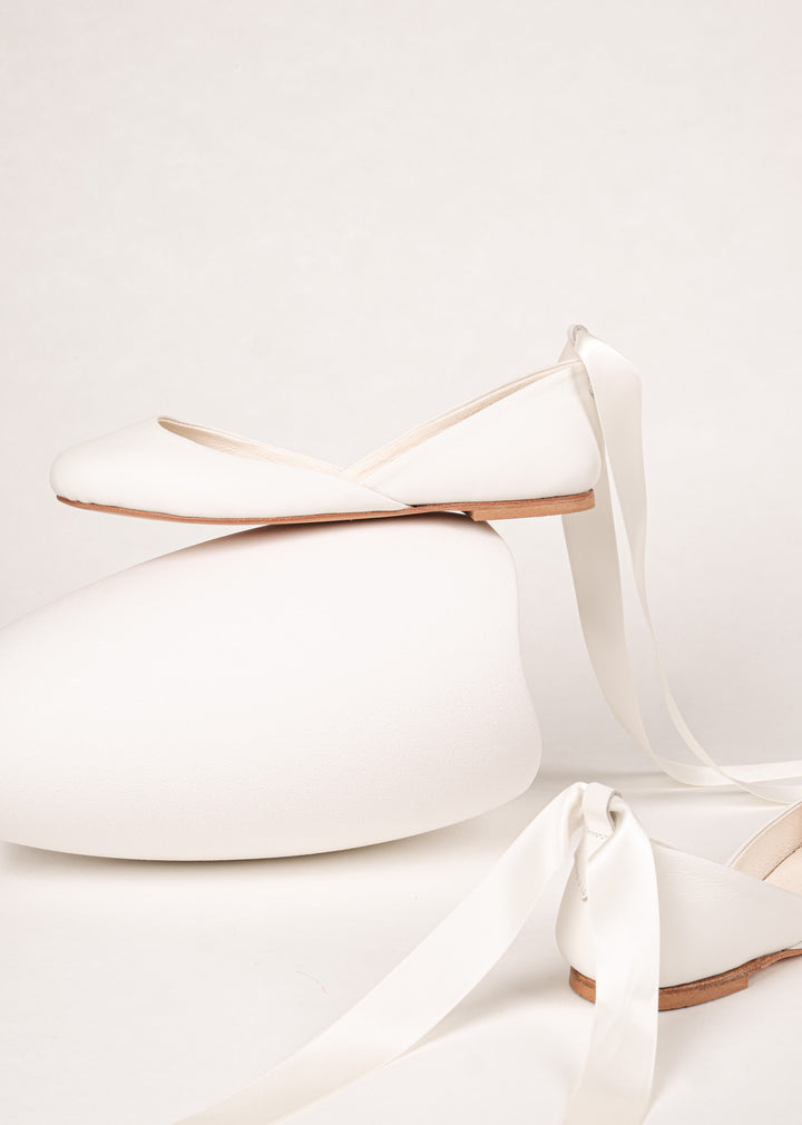 20 Flat Wedding Shoes That Are Just as Chic as Heels