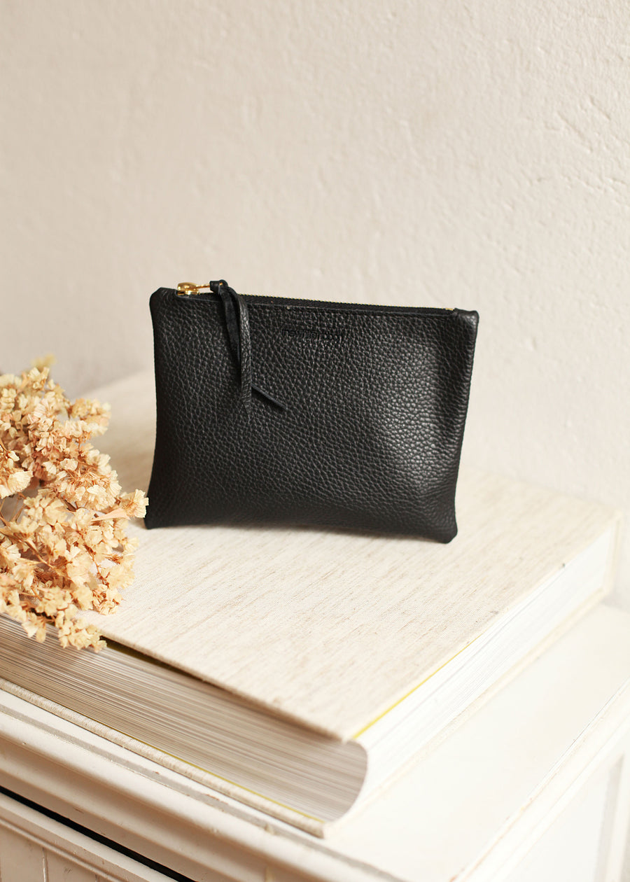 NOA CLTUCH – Black Pattern