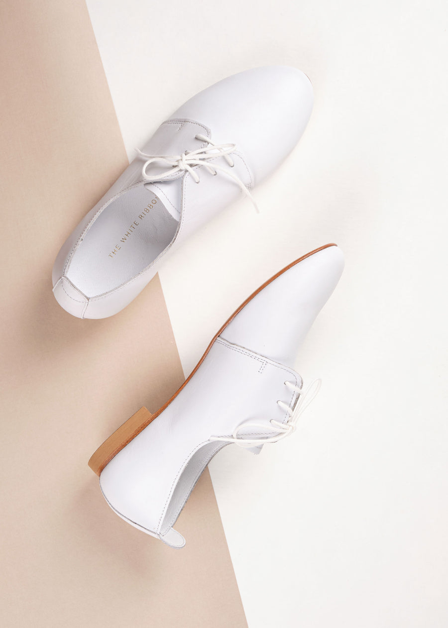 The Oxford Shoes in White Leather – thewhiteribbon The Oxford Shoes in White Leather – thewhiteribbon
